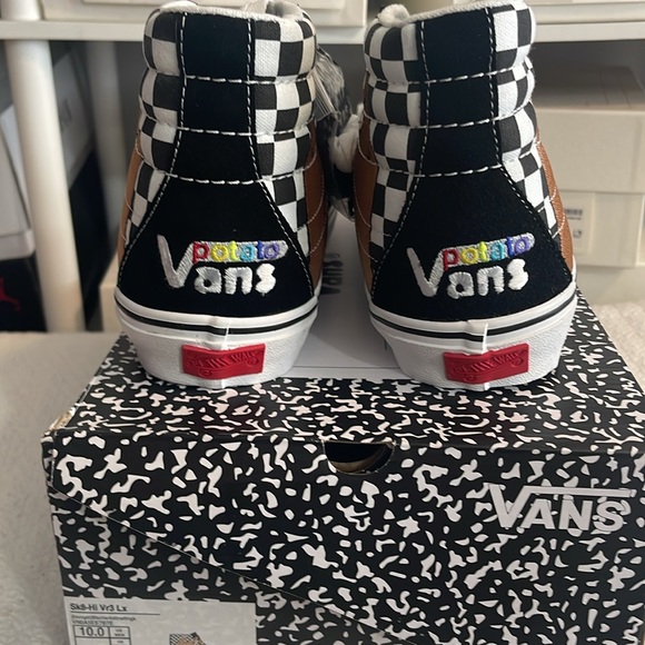 Vans - Picture 2 of 4